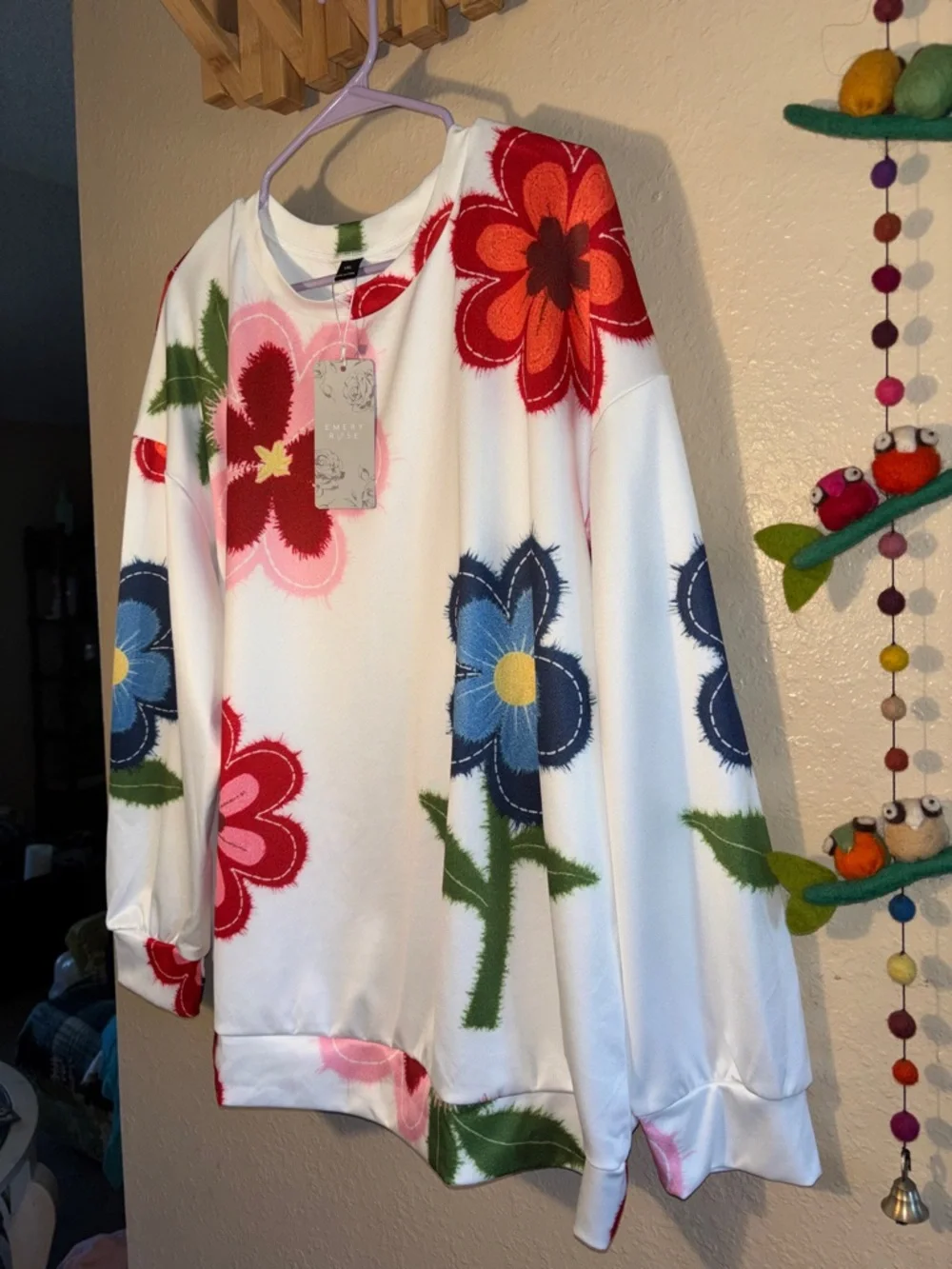 NWT Emery Rose floral print sweatshirt, often marketed as a mid-mod or bohemian - Picture 2 of 11
